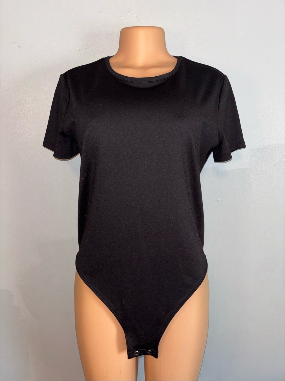 Time and Tru Black Short-Sleeve Scoop Neck Bodysuit